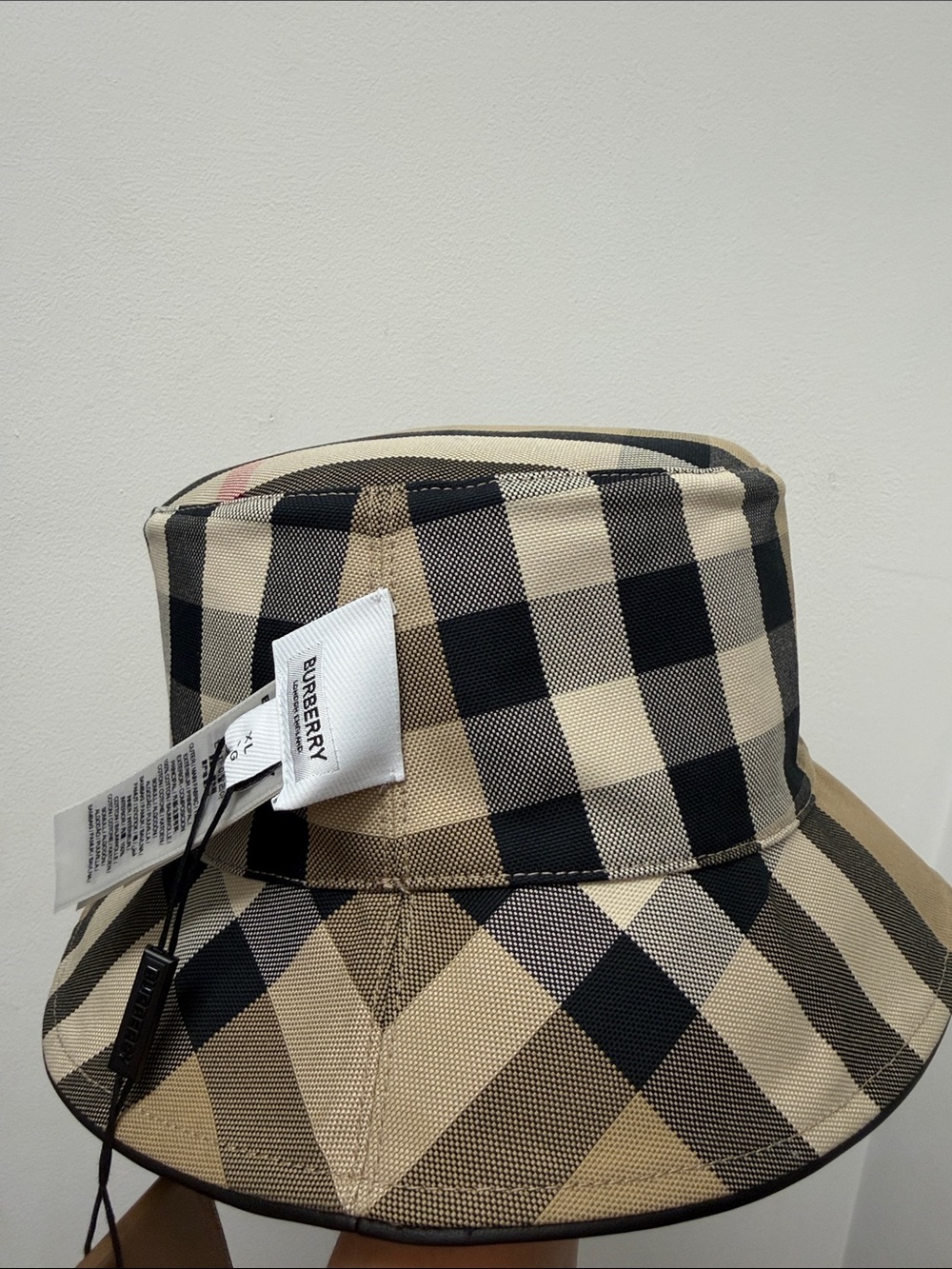 Authentic Burberry Reversible Bucket Hat Unisex. Size XL.